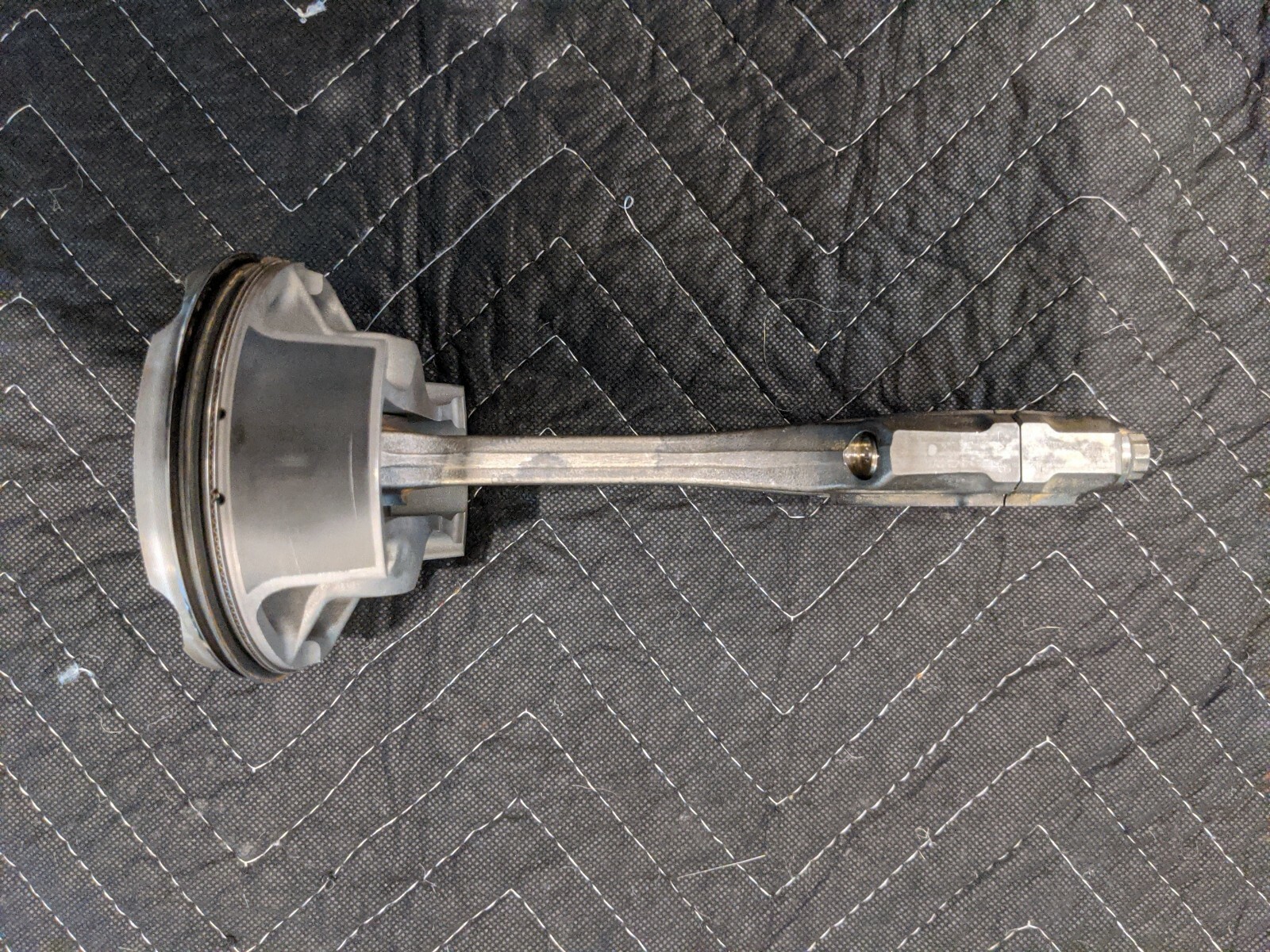 Ferrari 458 Piston w/ Connecting Rod , RH Cylinder Bank 260683