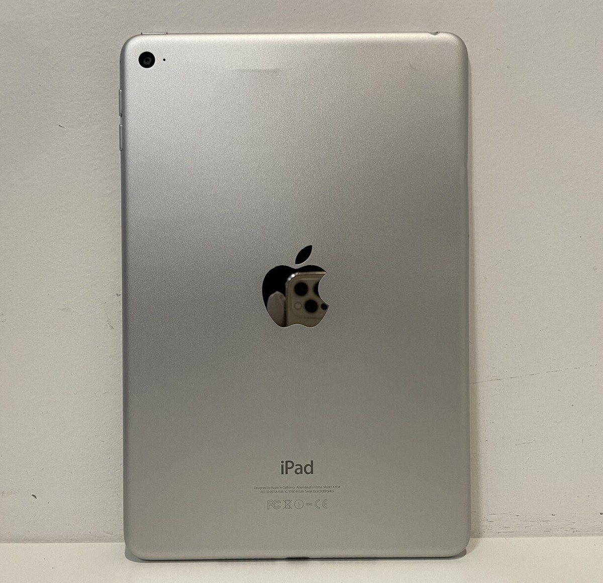 Apple iPad mini 4 64GB, Wi-Fi, 7.9in - Silver - LCD Problem, READ