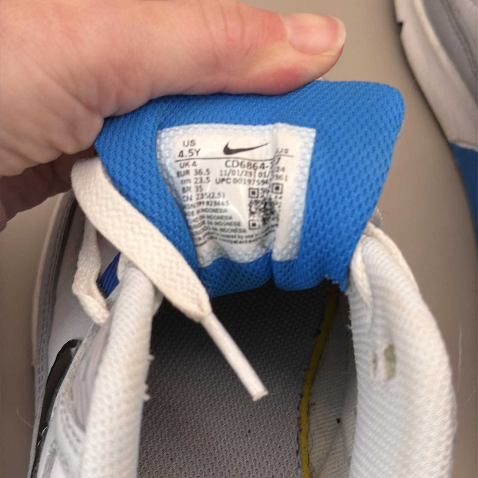 Nike Air Max 90 Shoes Youth Size 4.5Y White Blue Running Sneakers CD6864-104 thumbnail 16