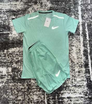 Nike Herren Trainingsanzug Set Grün 2-teilig Größe M T-Shirt Kurzarm Shorts
