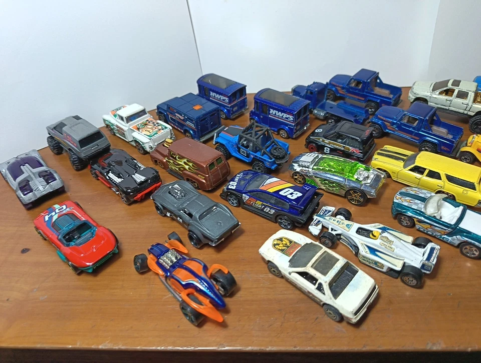 2 LOTTO 36 HOT WHEELS JEEP CAMION PICKUP VARIE SERIE IDEALI PER MERCATINO - Immagine 4 di 4