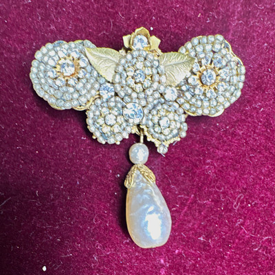 Miriam Haskell Signed Brooch Pin Gold Tone Clear Rhinestones & Pear Drop Pearl