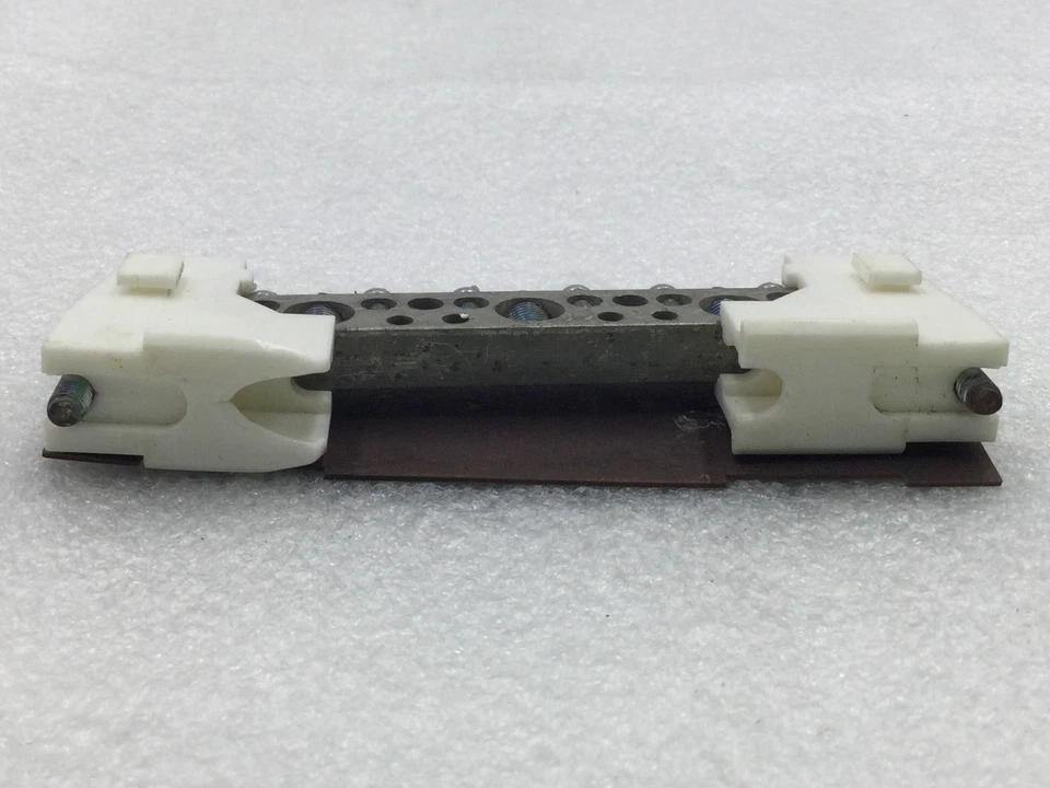 Crouse-Hinds LC006 11 Position 6-14 AWG Neutral/Grounding Bar 5" x 5/8" - Image 2 of 4