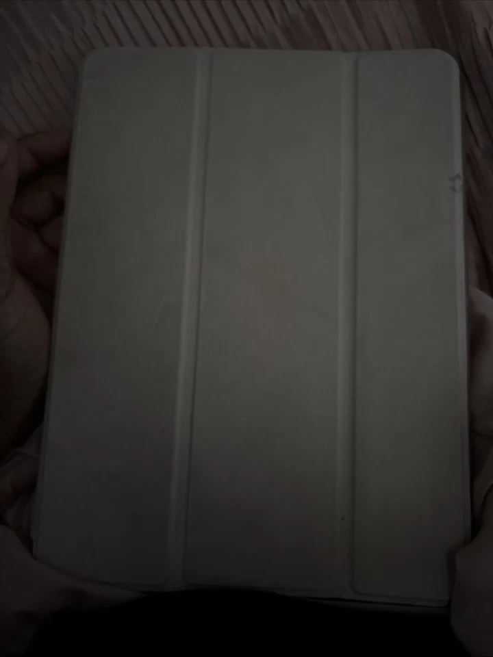 Apple iPad Pro 10.5 Inch WiFi 64GB Silver Tablet - Image 2 of 4