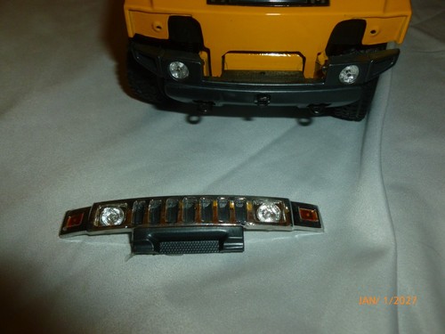 1:18 MAISTO HUMMER H2 SUV Yellow diecast loose - Picture 9 of 9