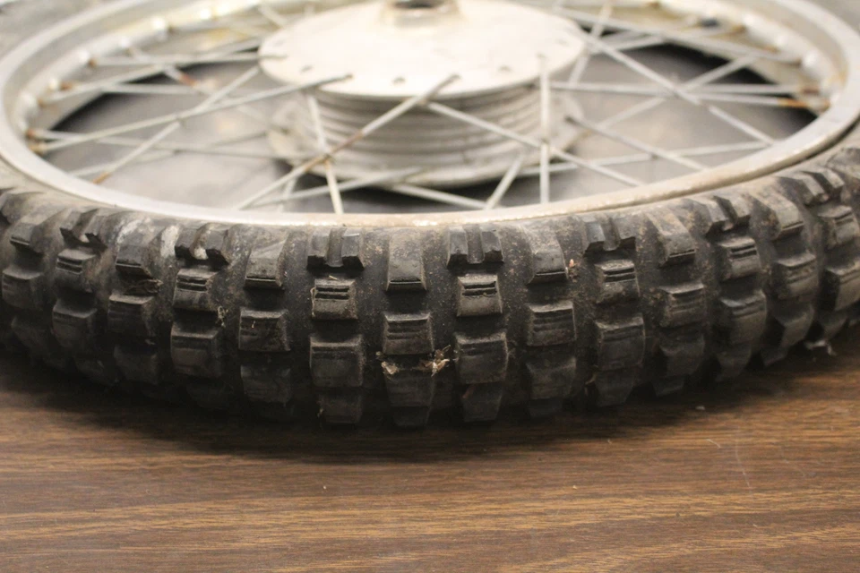 Llanta delantera Yamaha RT1 360 1970 (3,00-21) A340 Foto 2 de 4