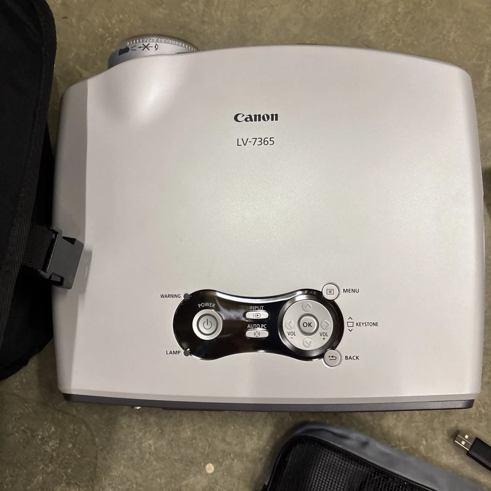 Проектор Canon LV-7365 с чехлом для переноски! 276 часов! - Изображение 2 из 4