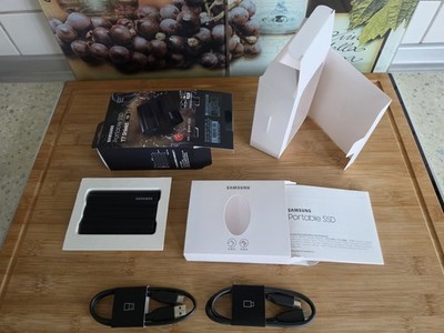 SAMSUNG Portable SSD T7 Shield PC/Mac Festplatte, 1 TB SSD, extern, Schwarz