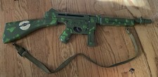 Gueririlla     Green Camouflage Tommy Burst Mattel 1962 w/Strap RARE