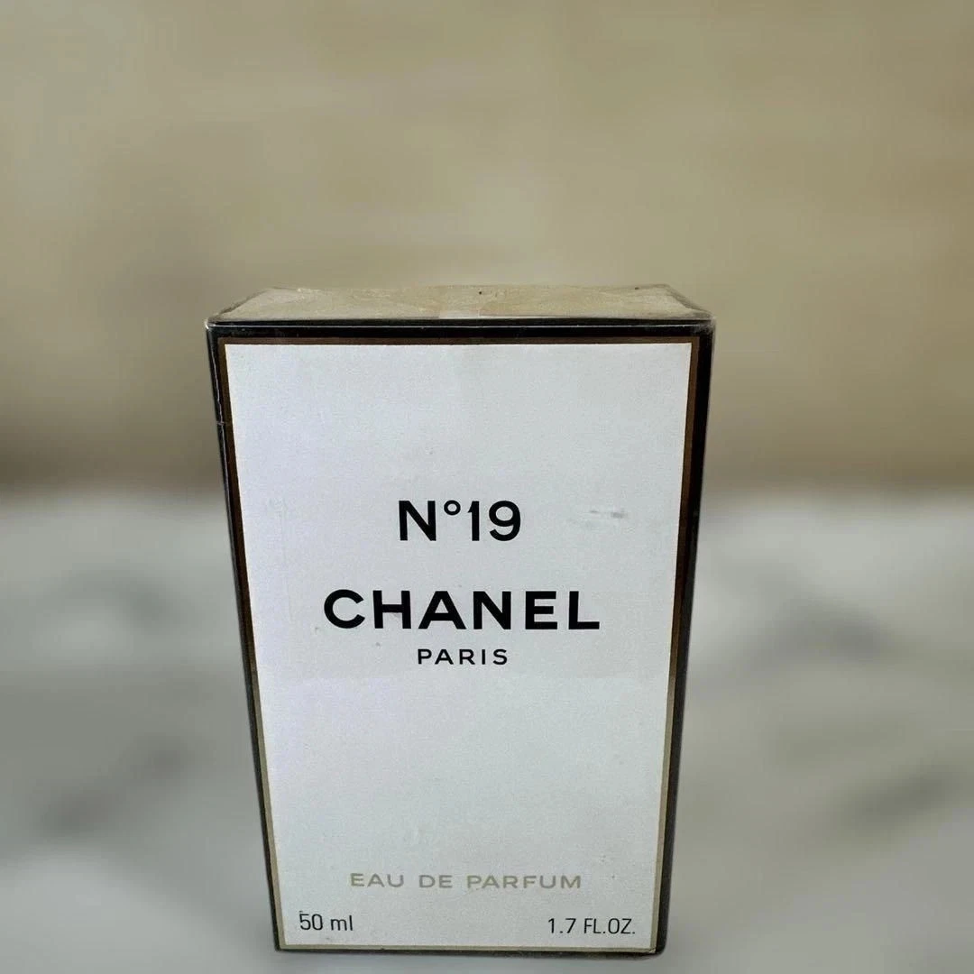 Spray Chanel No 19 Eau de Parfum for Women for sale | eBay