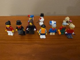 Lego Christmas Village Set # 10199 Winter Toy Shop w/Minifigures & Manual