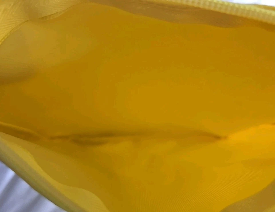 Bolsa de maquillaje TonyMoly amarilla julio 2025 nueva sin etiquetas  Foto 3 de 3