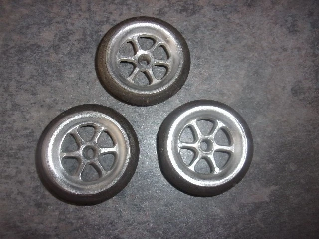 Lot de 3 roues pour jouet ancien - Diamètre de la jante : 48 mm - Photo 2/2