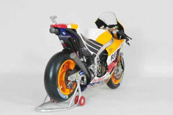 Spark 1/12 Honda RC213V 2017 MotoGP #93 M. Marquez Repsol Honda - Photo 2/3