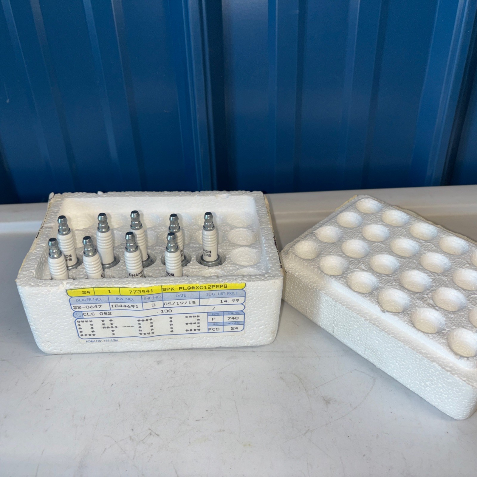 XC12PEPB LOT OF 9 CHAMPION EVINRUDE E-TEC OUTBOARD SPARK PLUGS 773541 LOT Q4