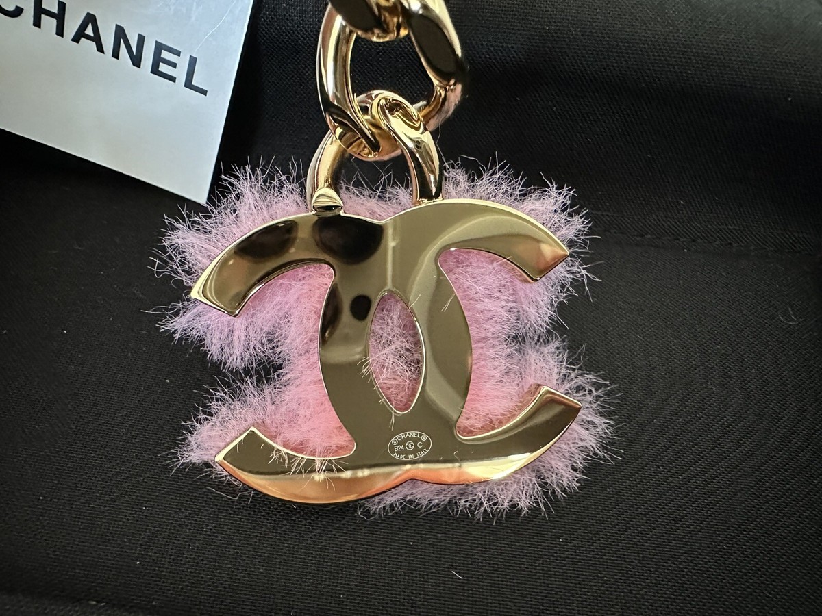 NIB 100%AUTHENTIC Chanel 24C Pink Faux Fur CC Logo Key Rings