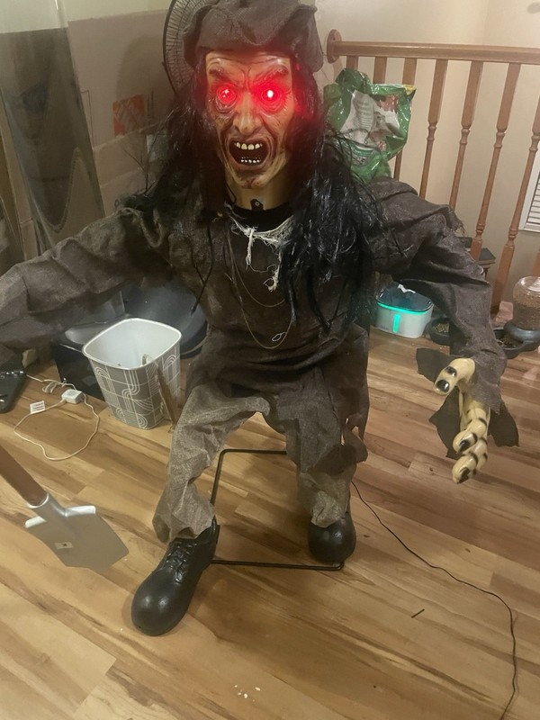 Haunted Living 3.94-ft Freestanding Talking Lighted Grave digger Animatronic