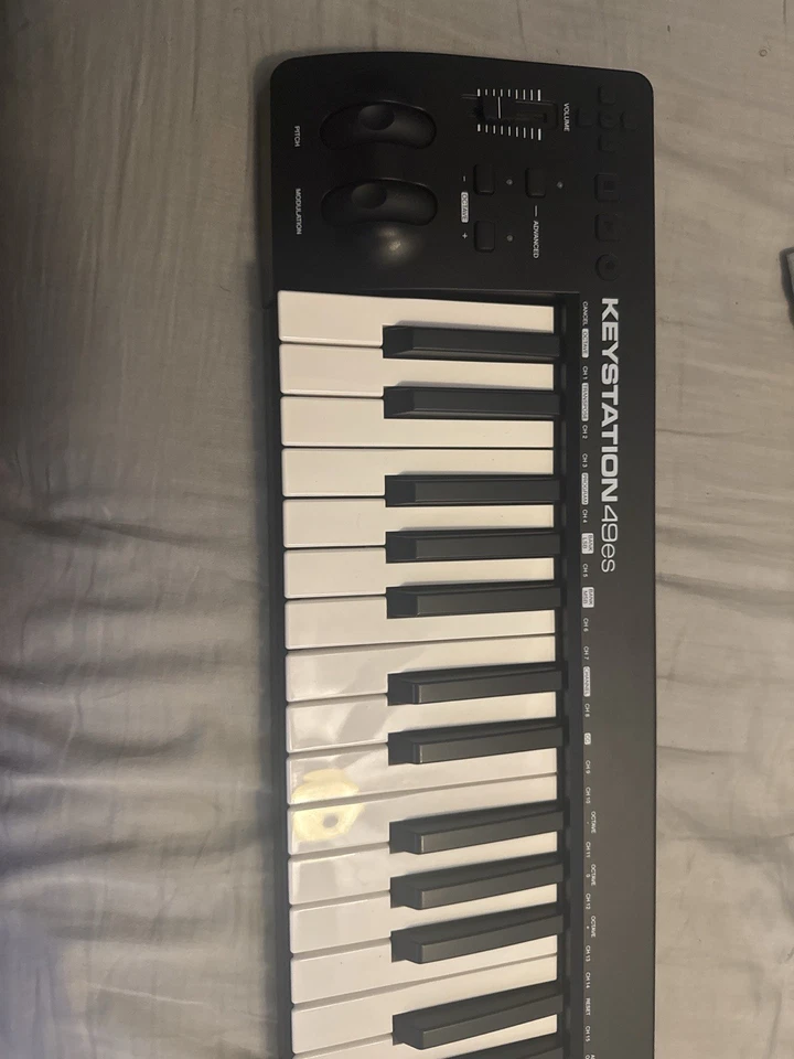🎹 M-Audio Keystation 49es USB MIDI Keyboard Controller - Image 2 of 4