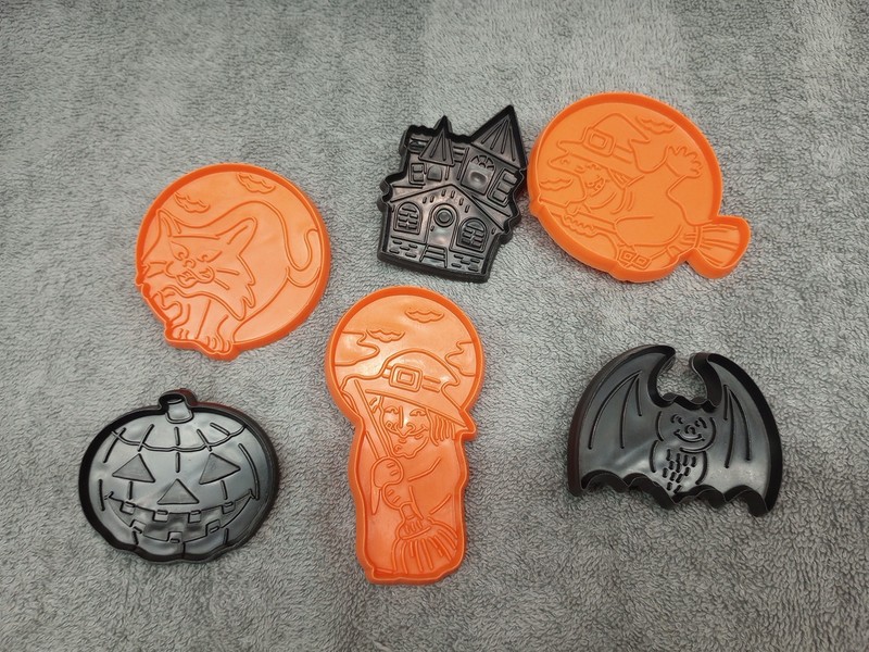 Halloween Cookie Cutters Plastic Black And Orange 6 Piece