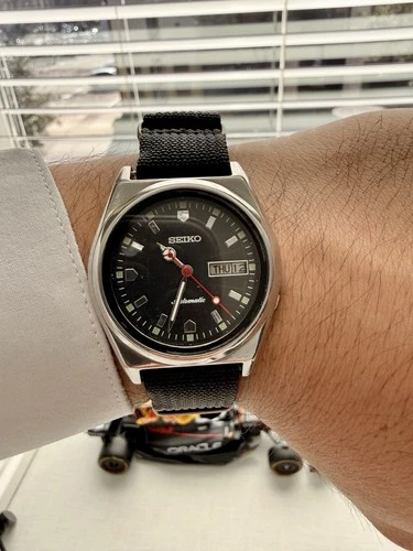 Vintage 1989 Seiko Men's Automatic Watch 7009-5170