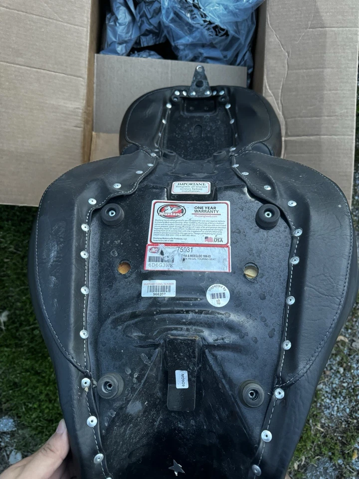 Harley-Davidson Wide Glide Mustang Seat 2003 Foto 2 de 4