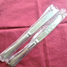 International Silver Stainless 2 Dinner Knives Beacon Hill Multi Sided Tip New