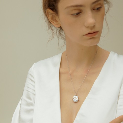 SALE, Fashion Jewellery Unique "Give me a Hug" Baroque Pearl Pendant, Nice Gift - Picture 4 of 7