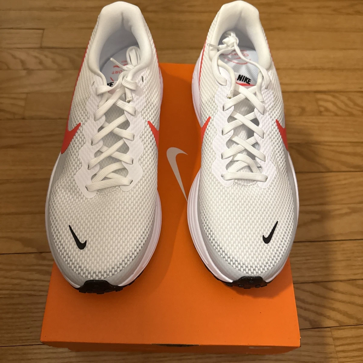 Nike Revolution 8 Men\'s Running Shoes - White / Bright Crimson Nike Revolution 8 White Bright Crimson Men Road Running  main image 2