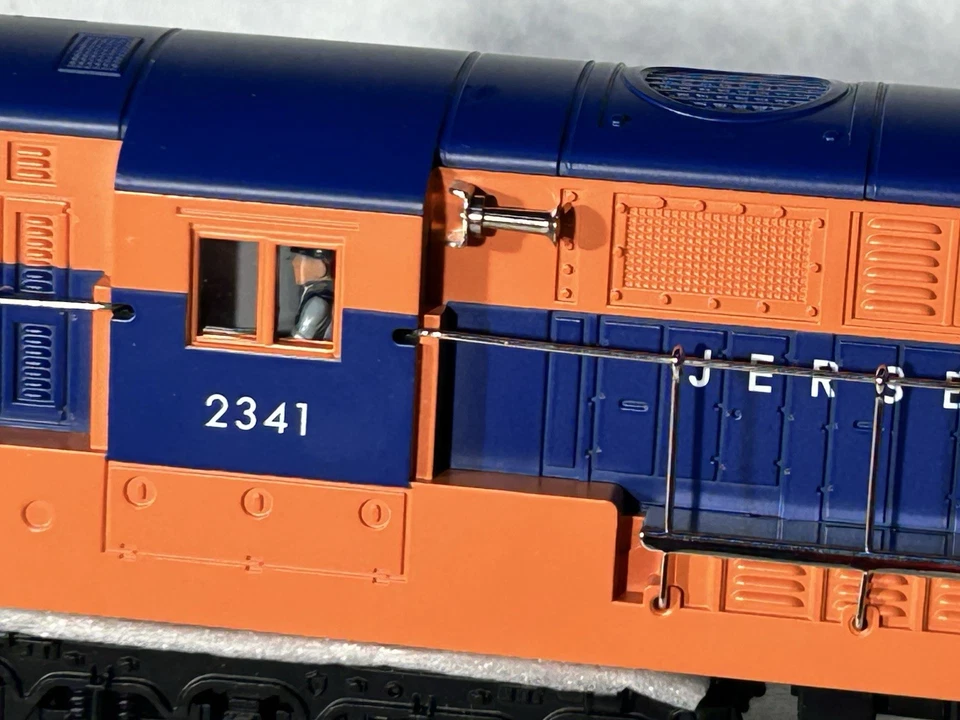 Nice MTH Central Of New Jersey RR FM Trainmaster O Gauge/Sound/Smoke/Rem. Unc. - Image 3 of 4
