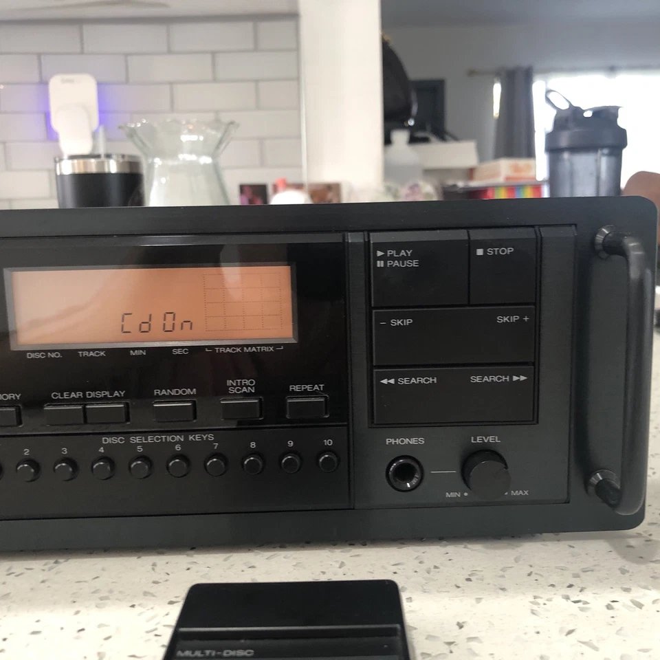 Carver TLM-3600 CD Player Tested And Working W/ Nonfunctional Remote - Image 2 of 4
