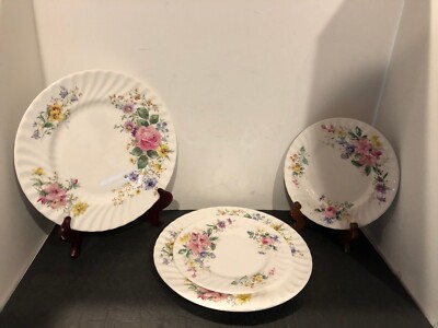 Royal Doulton England Arcadia 4 Price Dinner Salad Plates Older Green Mark H4802