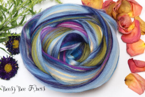 DRAGONFLY - Merino Mulberry Silk Blend Roving Combed Top Wool Roving - 4 oz - Picture 3 of 9