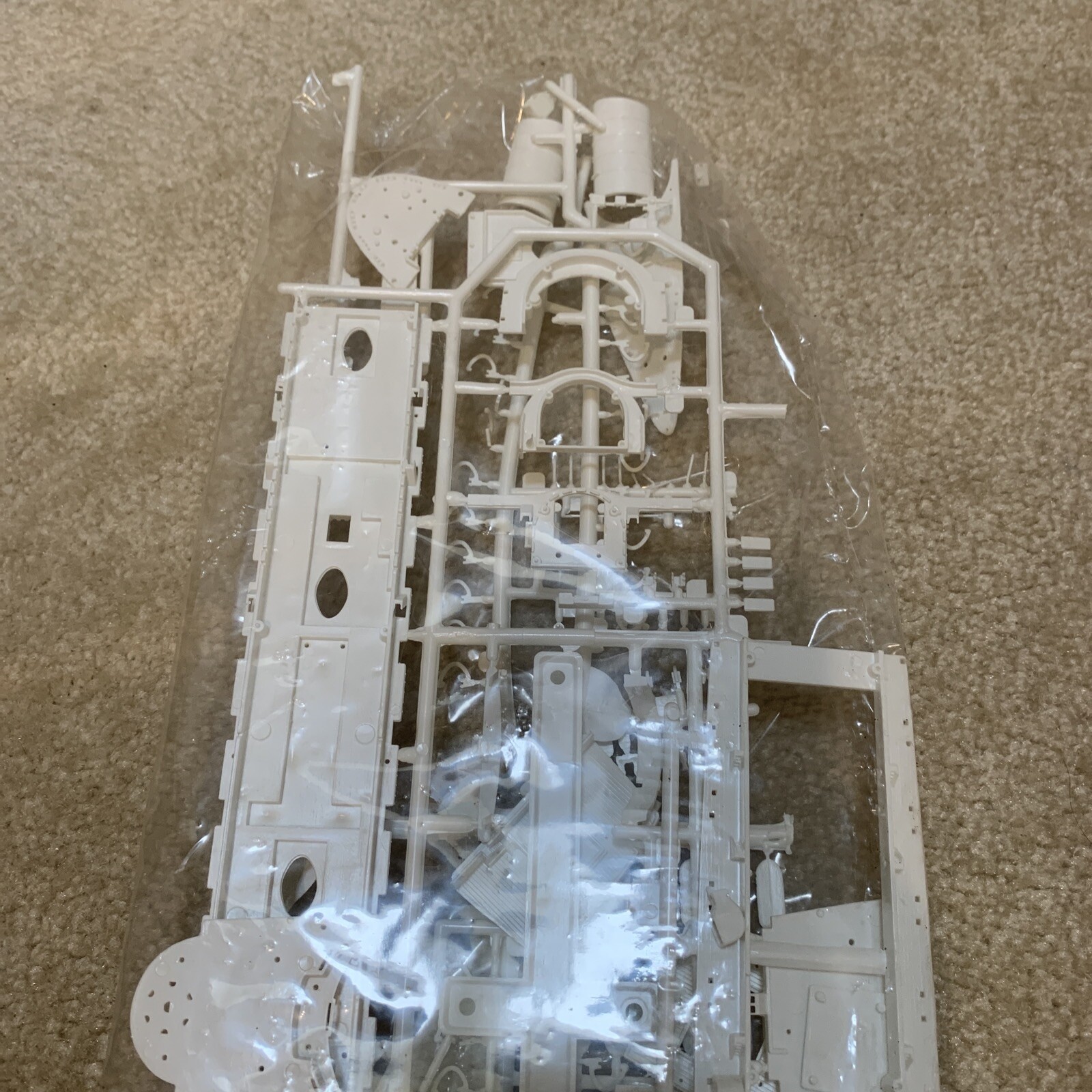 Queen Mary Toy Ship Plastic Model Kit H311 20 3/4 inch Long Revell