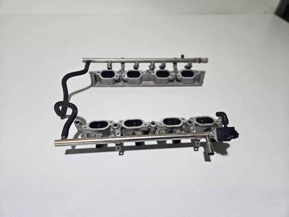 Rieles de combustible sobrealimentados Jaguar XJR con colectores inyectores Foto 2 de 4