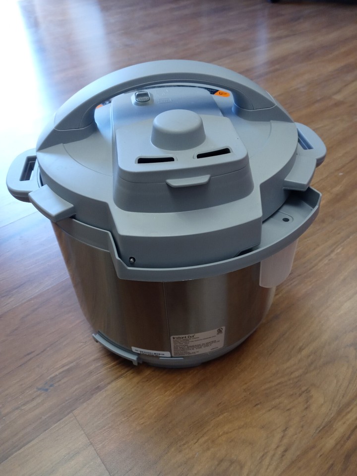 Instant Pot Duo Plus Whisper Quiet Multicooker - 9-in-1 - 5.7L Instant Pot Duo Plus Whisper Quiet Multicooker - 9-in-1 - 5.7L