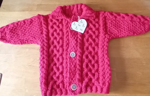 Nagelneue handgestrickte Baby dk Strickjacke 12/18 Monate rot 💥🔥💥