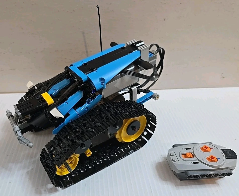 LEGO TECHNIC Remote-Controlled Stunt Racer 42095 Complete W/ Box & Instructions - Image 2 of 4