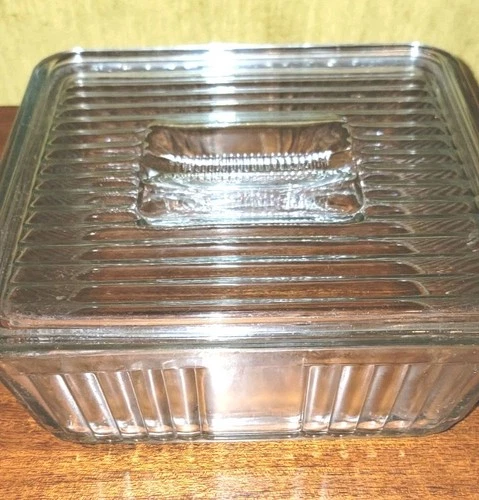 Vintage PYREX 1970s  Refrigerator Dish w/Ribbed Lid  Glass. Fridgie
