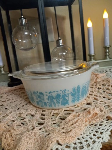 Pyrex Bowl**Blue Rooster with lid**Nice Shape**