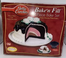 Betty Crocker Bake n Fill Cake Pan Set with Dome 4 Piece NEW In Box  2005