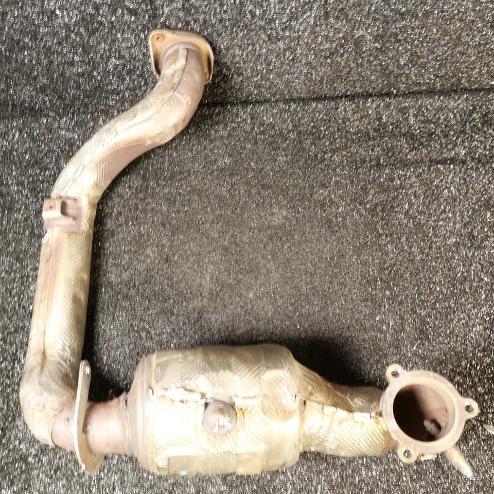 Convertidor catalítico delantero MERCEDES CLASE A CLA GLA A2474907100 2014 2024 15 k OEM Foto 3 de 4