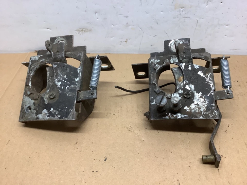 1965 1966 1967 Corvette Female Hood Latch Assembly SET b oem - Imagem 2 de 3