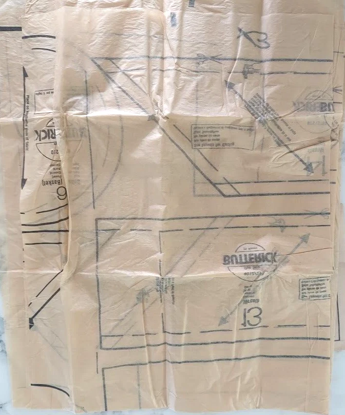 Butterick Pattern 210 Stocking Tree & Skirt Wreath Table Runner Baskets Uncut - Image 4 of 4