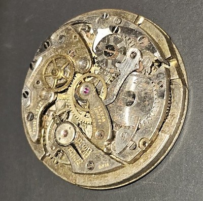 Chronograph Beacon Watch Co. Swiss Watch Movement 7 js unajusted Part Or Repair