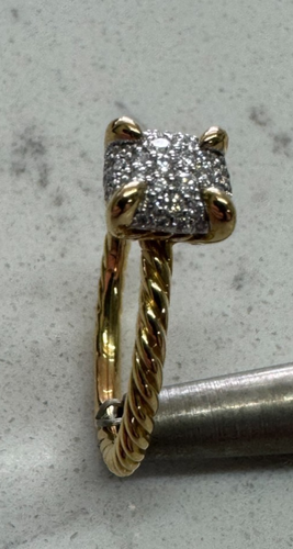 Anillo David Yurman Chatelaine® Oro Amarillo 18K con Pavé de Diamantes talla 6 - Imagen 11 de 16