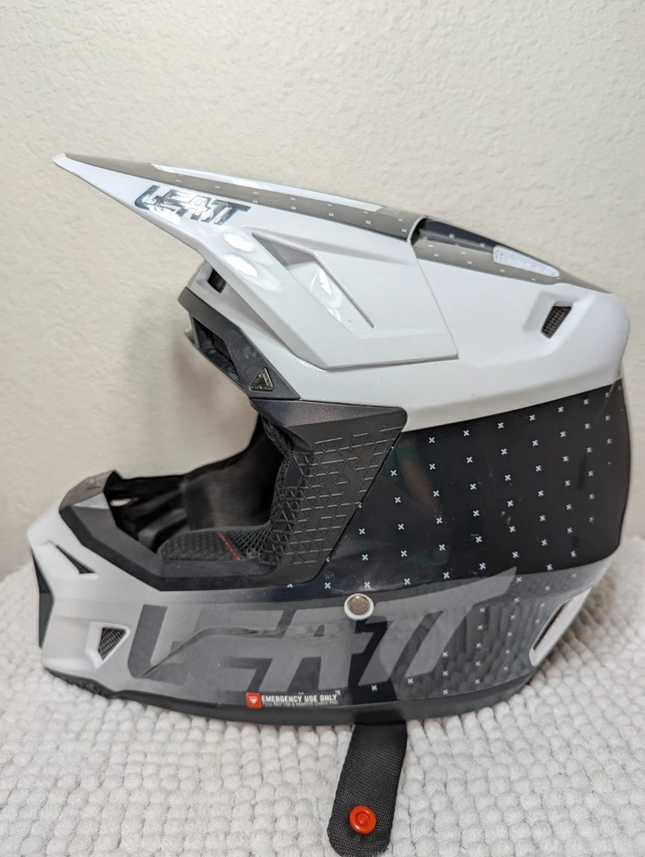 Kit de casco Leatt Moto 8.5 MX mediano como nuevo - más de $250 de descuento al por menor Foto 4 de 4