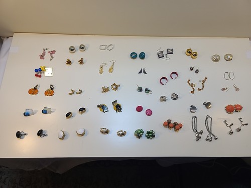 Vintage Jewelry Clip On & Screw Back Earrings Mix - Lot Of 30+ Pairs - Picture 24 of 24
