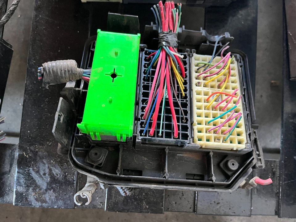 OEM 2007 Saturn Ion Fuse Box Junction 15819064 Module eBay