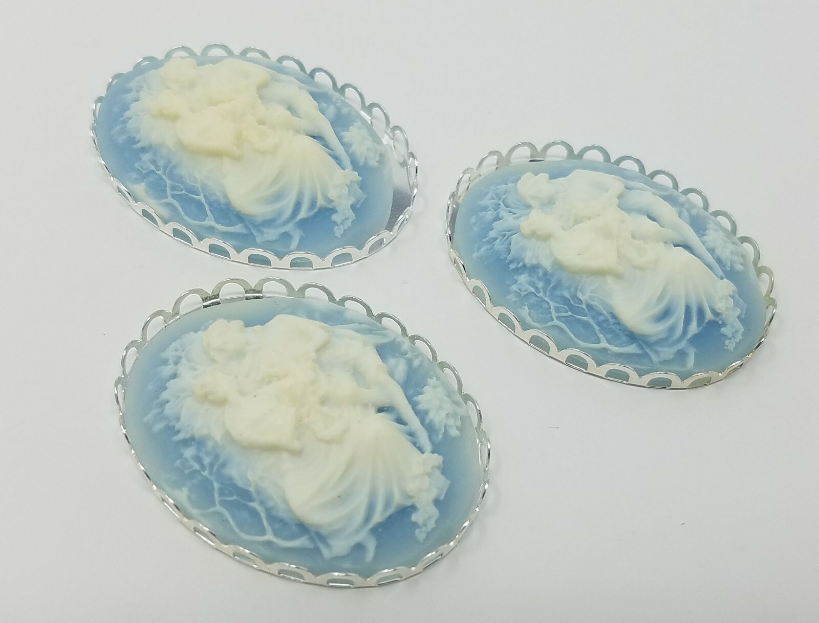 3 pcs 40mm VTG Blue Victorian Couple Craft Jewelry Cameos with Silver Settings