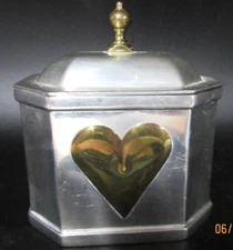 WILLIAMSBURG~KIRK STIEFF PEWTER #GW112~PEWTER & BRASS TEA CADDY/HEART BOX~4 5/8"